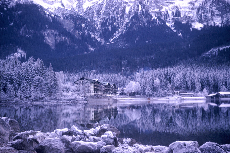 Hof-1989-2.Garmish-Hotel-Eibsee-1963.jpg 440KB